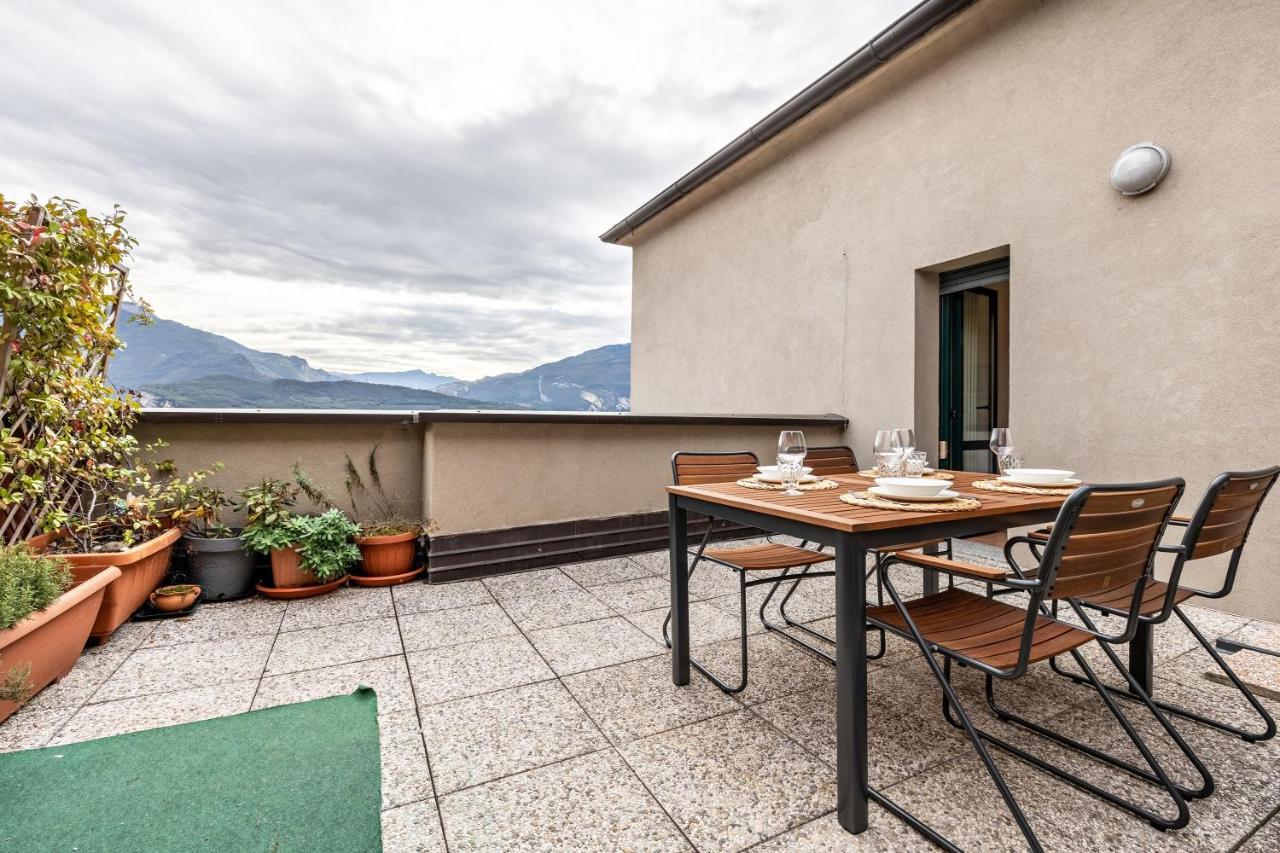 加尔达湖滨La Terrazza Di Vincent Sul Garda公寓 外观 照片